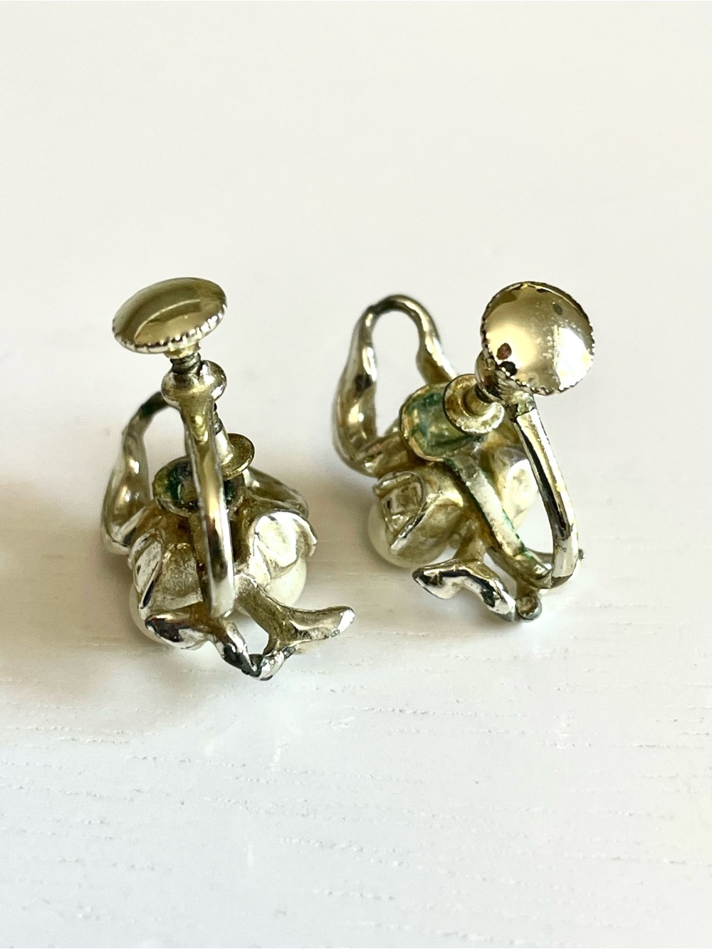 Vintage 1950s Faux Pearl Cluster Screw Back Earrings Silver Tone MCM Retro Chic - Picture 5 of 7